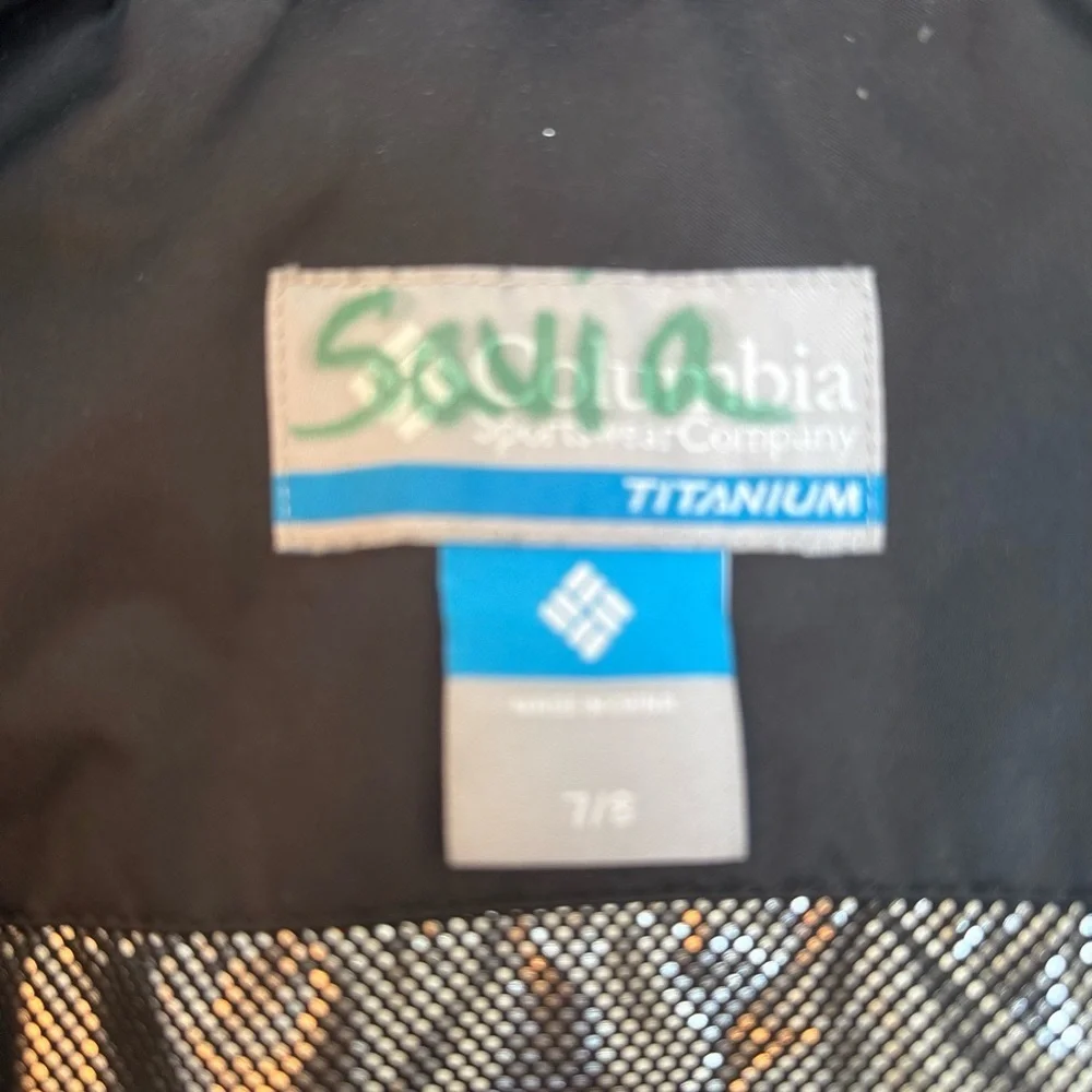 Kids Colombia titanium jacket size 7/8 snow ski & snowboard jacket in black